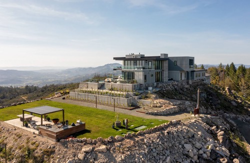 Glen Ellen Villa | Belleza by AvantStay | Hilltop Mansion w/Pool & Ultra Modern Interior