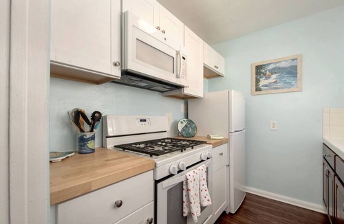 Mission Beach Apartment | Ben`s Beach Bungalow 3, Ocean View Mission Beach 1