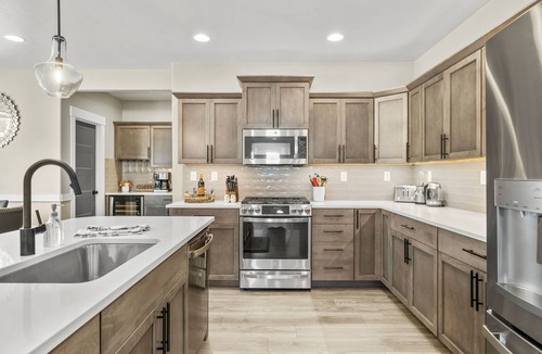 Boyd Acres House | Bend Luxury Hot Tub Game Room Near Downtown