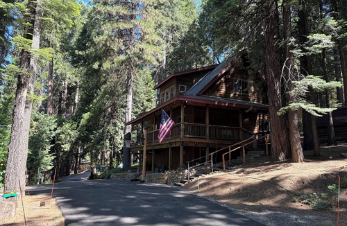 Dorrington Cabin | Best Cabin in Dorrington, 2+ families, basketball, dog-friendly, EV charger