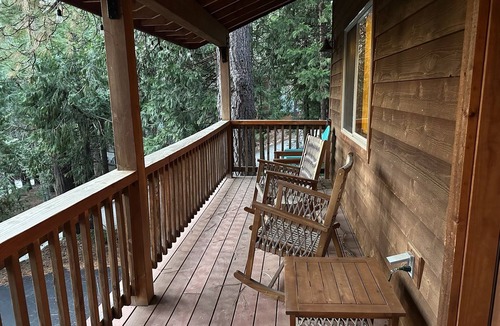 Dorrington Cabin | Best Cabin in Dorrington, 2+ families, basketball, dog-friendly, EV charger