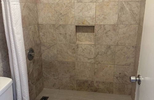 Oildale Hotel | Best Economy Inn n Suites