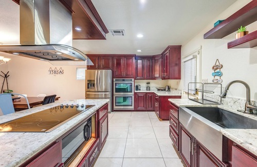 Paradise House | best house for families pool/jacuzzi/playground