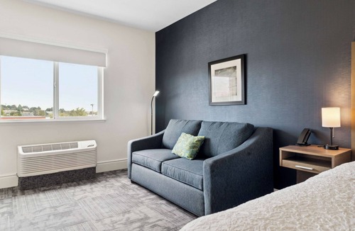 Vacaville Hotel | Best Place to Unwind! Outdoor Pool, Pets Allowed, Near Southwood Park!
