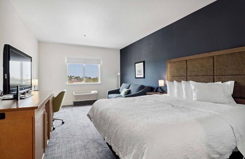 Vacaville Hotel | Best Place to Unwind! Outdoor Pool, Pets Allowed, Near Southwood Park!