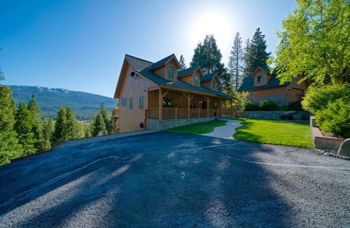 C-Road Cabin | Best Views in Graeagle - Two Bedroom Pet Friendly Forest/Mountain Retreat