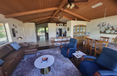 Oak Creek House | BEST VIEWS! Sleeps 8 Large Balcony, Firepit, Lawn, Patio, Wildlife
