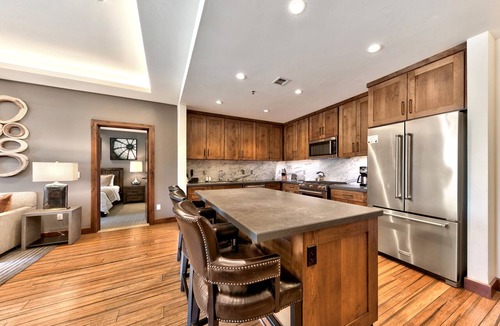 Lakeside Park Condo | Best Walking Location, Pool, Beach, Restaurants - Zalanta #220