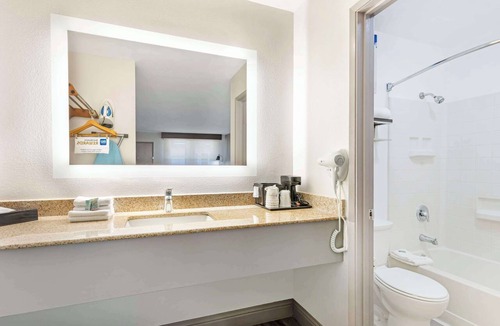 Marina Hotel | Best Western Marina State Beach