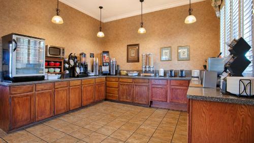 Garberville Hotel | Best Western Plus Humboldt House Inn