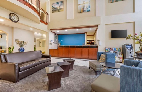 Lake Elsinore Hotel | Best Western Plus Lake Elsinore Inn & Suites
