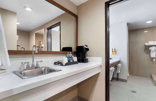 Santa Ana Heights Hotel | Best Western Plus Newport Mesa Inn