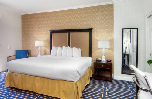 Downtown Hotel | Best Western Plus Palm Court Hotel
