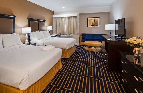 Downtown Hotel | Best Western Plus Palm Court Hotel
