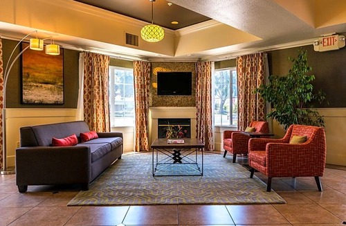 Oakdale Hotel | Best Western Plus Rama Inn & Suites