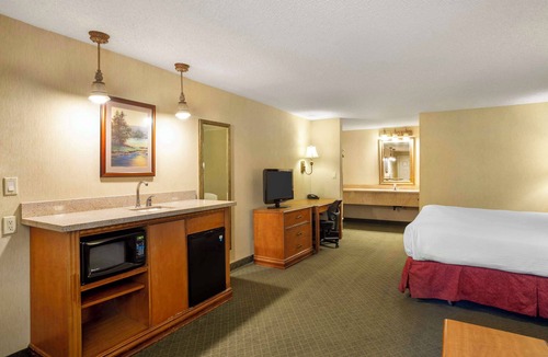 Woodland Hotel | Best Western Shadow Inn