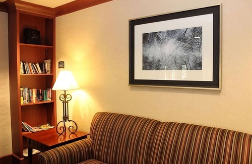 Vancouver Hotel | Better Choice for your Vacation! 2 Posh Units, Free Breakfast, Outdoor Pool!