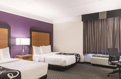 Guasti House | Better Choice For Your Vacation! Relaxing Unit, Minutes Away to Ontario Mills!
