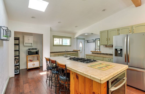 Big Bar House | Big Bar Home w/Hot Tub & Fire Pit!