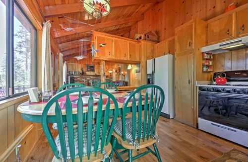 Fawnskin Cabin | Big Bear Lake Cabin w/Deck ~ 7 Mi to Ski Slopes!