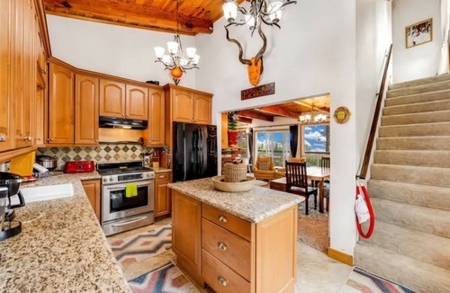 Fawnskin House | Big Bear Lake Chalet | Spring Escape & Patio