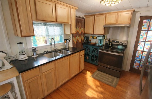 Westlake Cottage | Big Caboose, Charming Lake Cottage w/kayaking