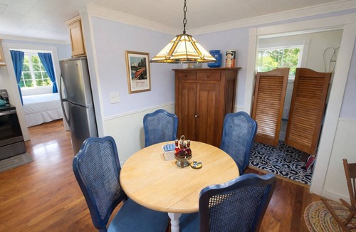 Westlake Cottage | Big Caboose, Charming Lake Cottage w/kayaking