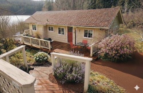 Westlake Cottage | Big Caboose, Charming Lake Cottage w/kayaking