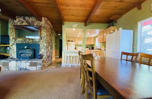 Cold Springs Cabin | Big Red Cabin 5 min drive to Pinecrest Dodge Ridge Starlink high speed internet