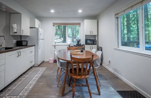 Dorrington Cabin | Bigfoot Escape | Dorrington Cabin with Bonus Room