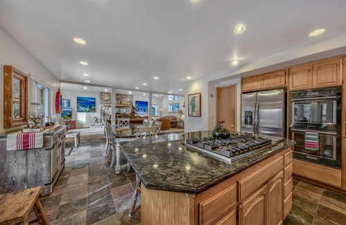 Montgomery Estates House | Black Bear Villa - large 4 BR, 4 BA, hot tub, game room