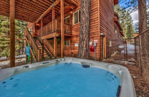 Montgomery Estates House | Black Bear Villa - large 4 BR 4 BA hot tub game room