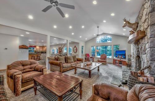 Montgomery Estates House | Black Bear Villa - large 4 BR 4 BA hot tub game room