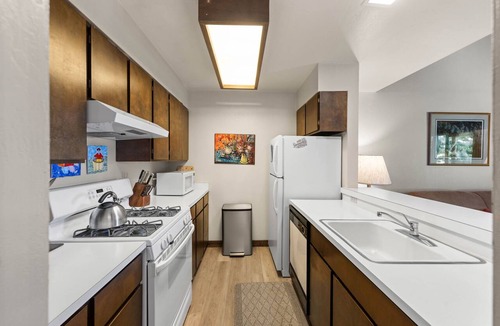 Lake Forest Condo | Black Bear Villas Condo in Tahoe City- summer pool and tennis