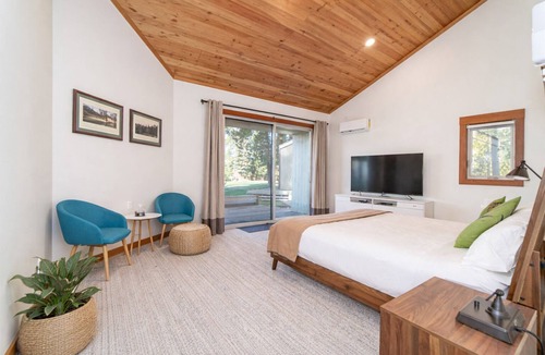 Black Butte Ranch Cabin | Black Butte Ranch Lodge Room 018