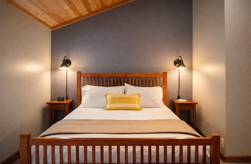 Black Butte Ranch Cabin | Black Butte Ranch Lodge Room 030