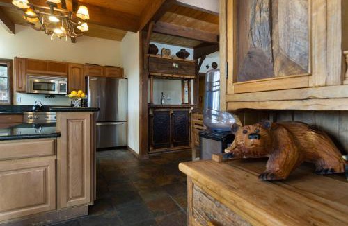 Upper Moonridge House | Black Diamond Chalet-1842 by Big Bear Vacations