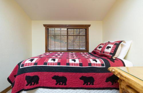 Upper Moonridge House | Black Diamond Chalet-1842 by Big Bear Vacations