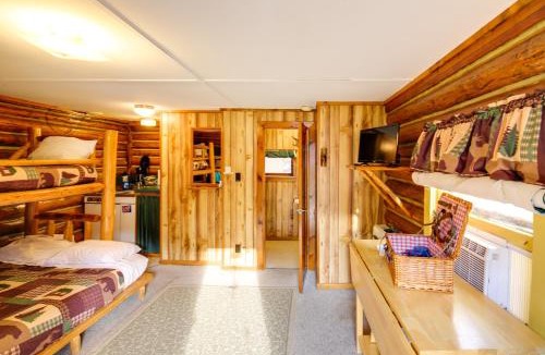 De Borgia Apartment | Black Diamond Guest Ranch Studio: Hike & Fish
