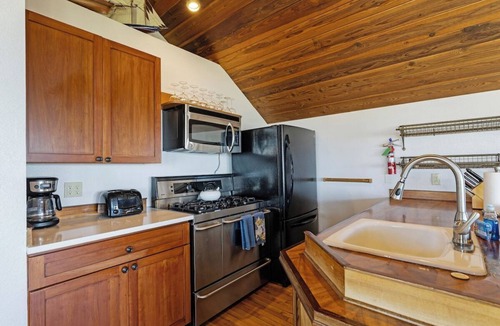 Seabright House | Black Pearl Cottage – Classic Seabright Charm