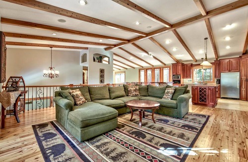 Tahoe Paradise House | Blackfoot Luxury Retreat - Hot Tub, Pool Table, Pets, Deck