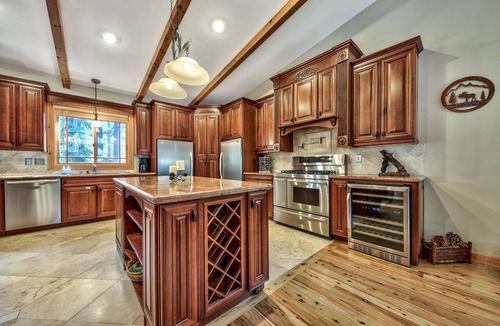 Tahoe Paradise House | Blackfoot Luxury Retreat - Hot Tub, Pool Table, Pets, Deck