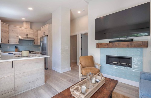 Vancouver Apartment | Blanchet Casita – Stylish 1BR Casita w/Fire Pit & Patio
