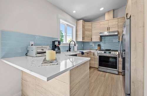 Vancouver Apartment | Blanchet Casita – Stylish 1BR Casita w/Fire Pit & Patio