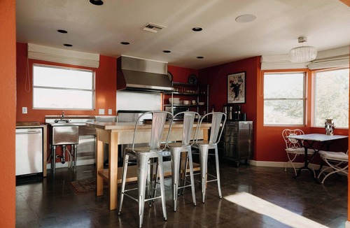 Joshua Tree House | Bling Shack Pool, Spa, Views, Karaoke, Theater