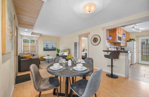 Imperial Beach House | Block to the Beach + Cozy 2BR w/King Bed, AC