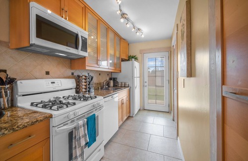 Imperial Beach House | Block to the Beach + Cozy 2BR w/King Bed, AC