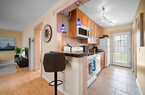 Imperial Beach House | Block to the Beach + Cozy 2BR w/King Bed, AC