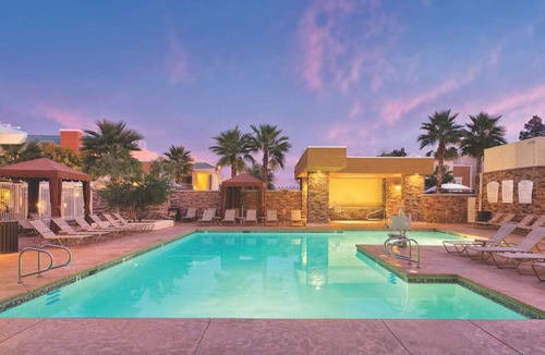 Las Vegas Condo | BLOCK WM Tropicana 2br Queen