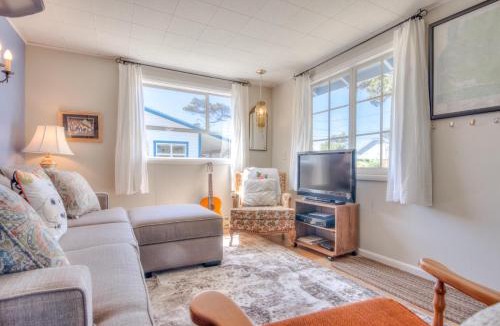 Neskowin House | Blue Beach Cottage - Meredith Lodging